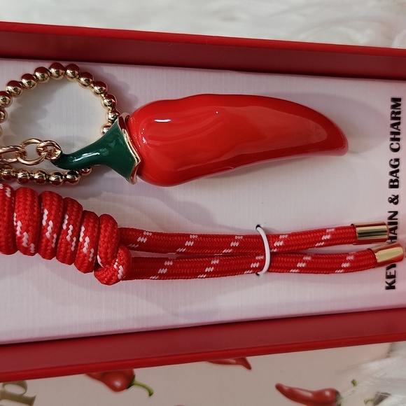 🌶 🔹️Piper K 🔹️ Red Hot Chilli PepperGold Key & Card Holder NWT ✨️🌶 - Picture 3 of 5